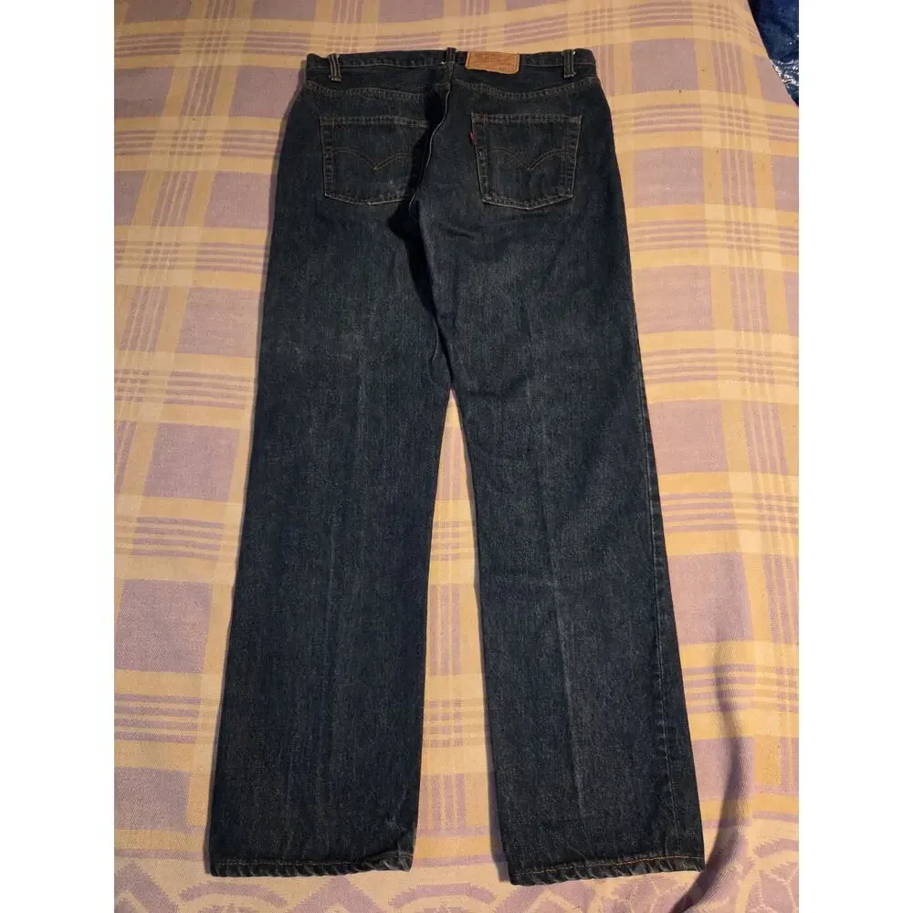 Levis refer measurements
